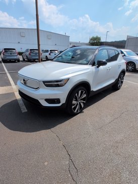 Certified 2022 Volvo XC40 P8 Recharge Plus image 1
