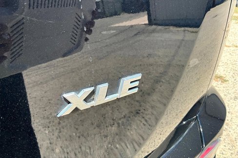 Used 2018 Toyota RAV4 XLE image 8