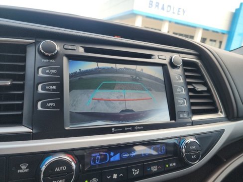 Used 2019 Toyota Highlander XLE image 28