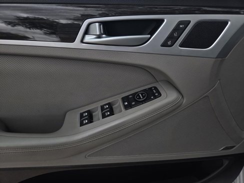 Used 2015 Hyundai Genesis 3.8 w/ Option Group 02 image 18