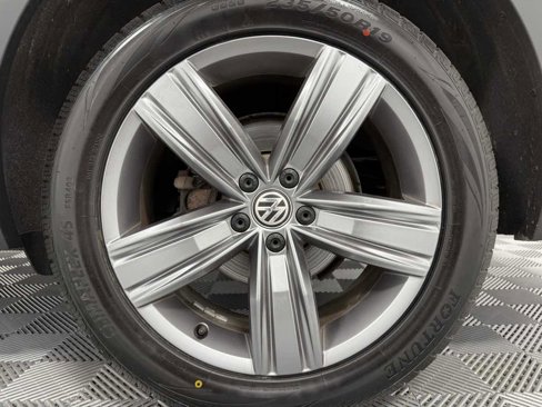 Used 2021 Volkswagen Tiguan SEL image 36