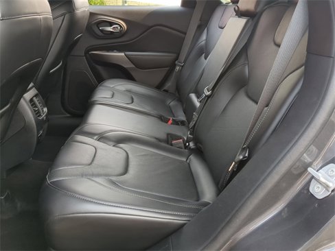 Used 2020 Jeep Cherokee Limited image 18