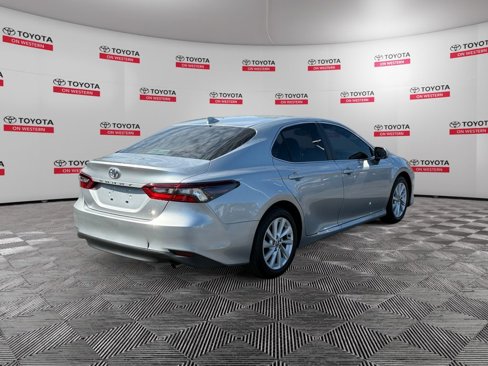 Used 2024 Toyota Camry LE w/ Convenience Package image 5