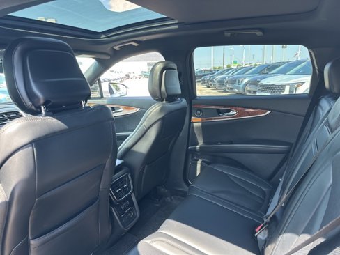 Used 2020 Lincoln Nautilus Reserve image 12