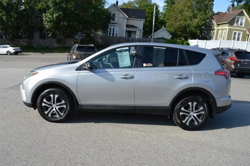 Used 2018 Toyota RAV4 LE image 2