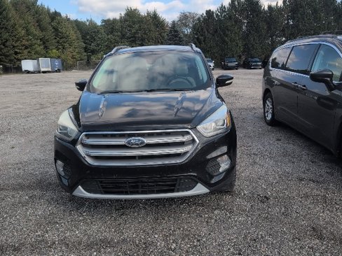 Used 2017 Ford Escape Titanium image 2