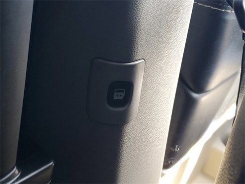 Used 2019 Dodge Grand Caravan SXT image 16