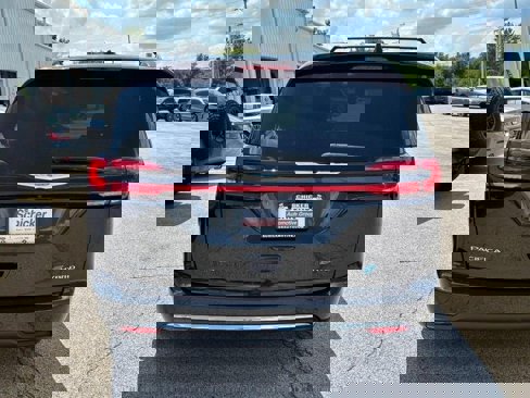 Used 2021 Chrysler Pacifica Limited w/ Premium & Safety Sphere Group image 6