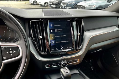 Used 2019 Volvo XC60 T5 Momentum w/ Multimedia Package image 6