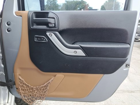 Used 2014 Jeep Wrangler Unlimited Rubicon w/ Max Tow Package image 26
