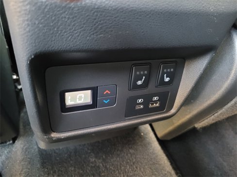 Used 2021 Nissan Rogue Platinum image 11