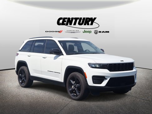 Used 2024 Jeep Grand Cherokee Altitude image 1