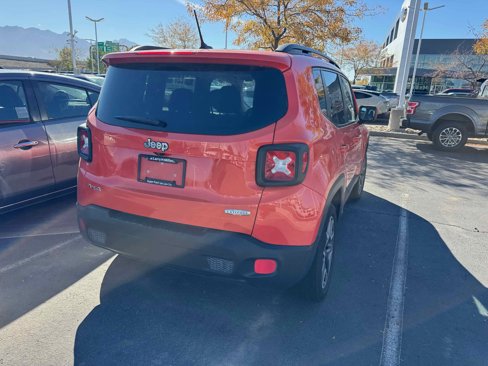 Used 2017 Jeep Renegade Latitude w/ Popular Equipment Group image 9
