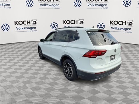 Used 2021 Volkswagen Tiguan SE w/ Panoramic Sunroof Package image 6