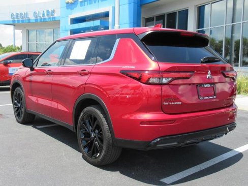 Used 2023 Mitsubishi Outlander SE image 7