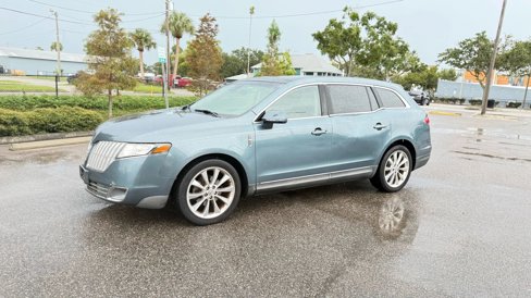 Used 2010 Lincoln MKT AWD image 2