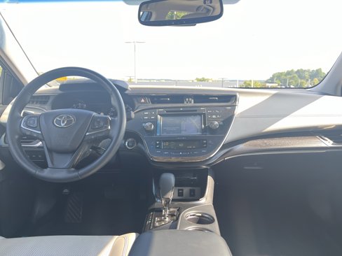 Used 2018 Toyota Avalon Limited image 29