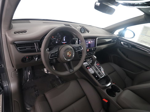 New 2025 Porsche Macan image 4