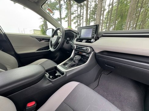 Used 2020 Toyota RAV4 XLE image 17