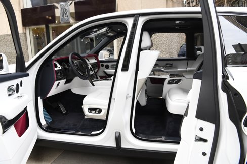 Used 2024 Rolls-Royce Cullinan Black Badge image 8