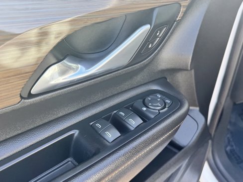 Used 2020 GMC Terrain SLE image 17