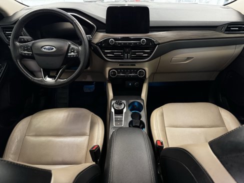 Used 2020 Ford Escape Titanium image 5