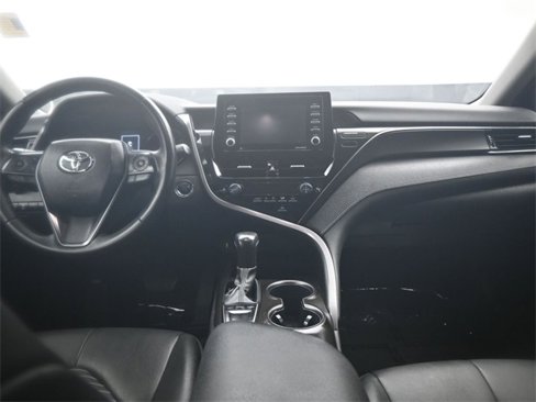Used 2022 Toyota Camry SE image 9