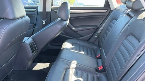 Used 2017 Volkswagen Passat 1.8T SEL Premium image 24