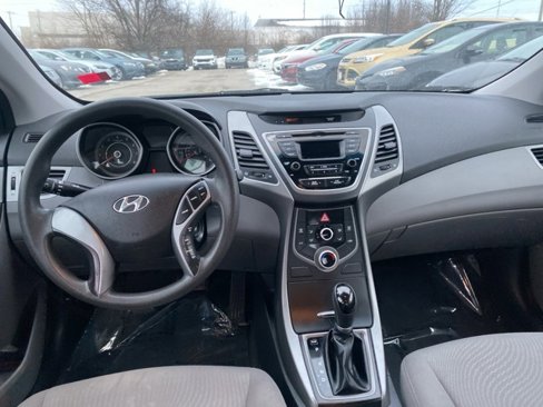 Used 2015 Hyundai Elantra SE image 6
