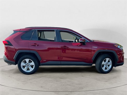 Used 2020 Toyota RAV4 XLE image 2