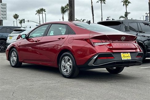 Used 2025 Hyundai Elantra SE image 6