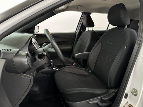 Used 2020 Nissan Kicks S image 15