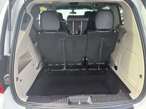 Used 2018 Dodge Grand Caravan SXT image 13
