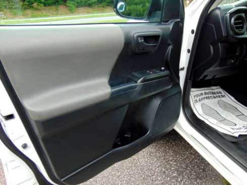 Used 2018 Toyota Tacoma SR5 image 10