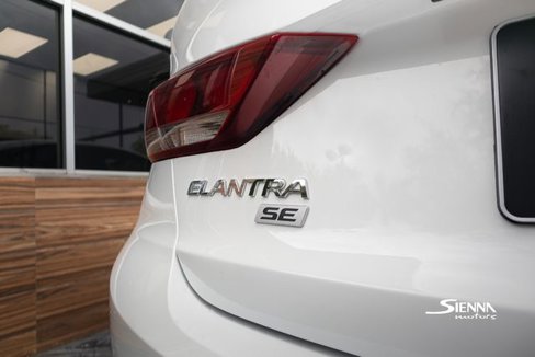 Used 2018 Hyundai Elantra SE image 9