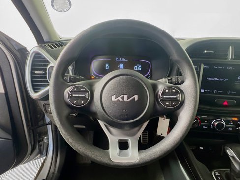 Used 2023 Kia Soul LX w/ LX Technology Package image 17