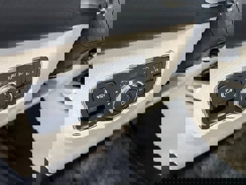 Certified 2022 Mercedes-Benz GLB 250 4MATIC image 18