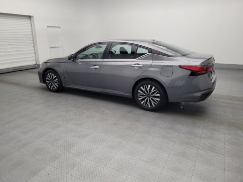 Used 2024 Nissan Altima 2.5 SV image 3