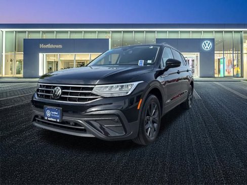 Certified 2022 Volkswagen Tiguan SE image 8