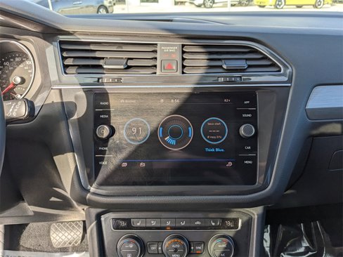 Used 2020 Volkswagen Tiguan SE w/ Panoramic Sunroof Package image 23