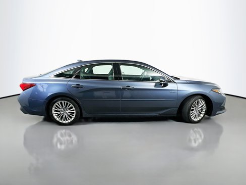 Used 2019 Toyota Avalon Limited image 8