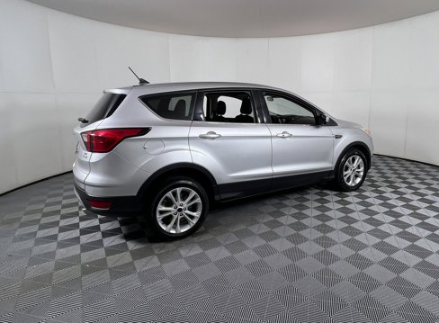 Used 2019 Ford Escape SE image 4