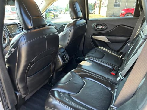 Used 2017 Jeep Cherokee Limited image 10