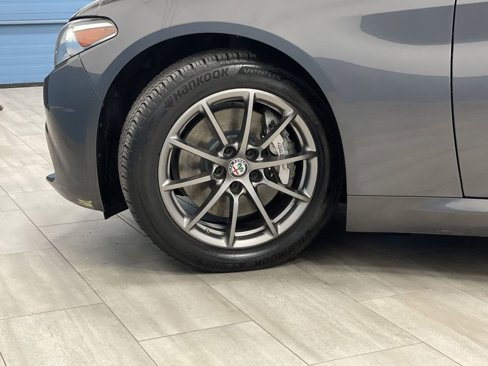 Used 2018 Alfa Romeo Giulia AWD image 34