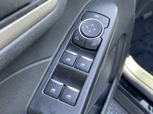 Used 2022 Ford Escape SE w/ SE Sport Appearance Package image 11