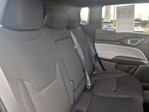 Used 2024 Jeep Compass Sport image 28