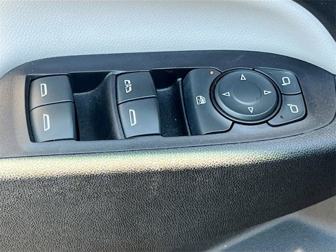 Used 2018 Chevrolet Equinox LS image 17