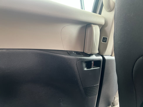 Used 2023 Chrysler Voyager LX image 15