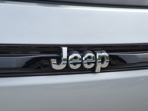 Used 2023 Jeep Grand Cherokee Laredo image 30