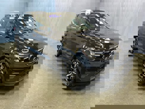 Certified 2025 Volvo XC40 B5 Core image 1